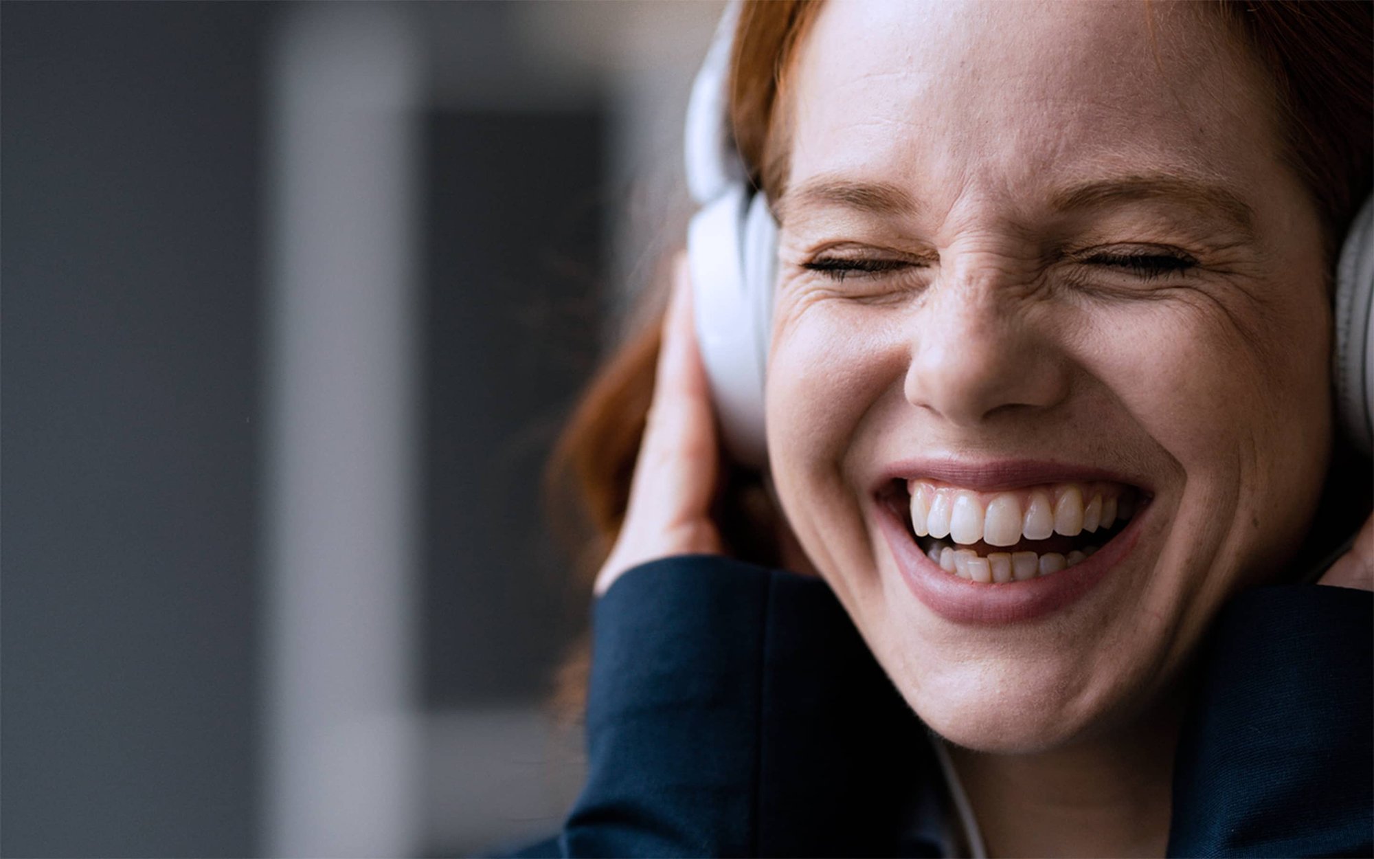 Mädchen mit Headset